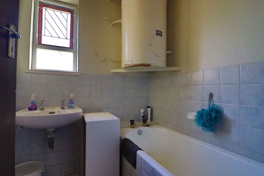 5 Bedroom Property for Sale in Sanddrift Western Cape